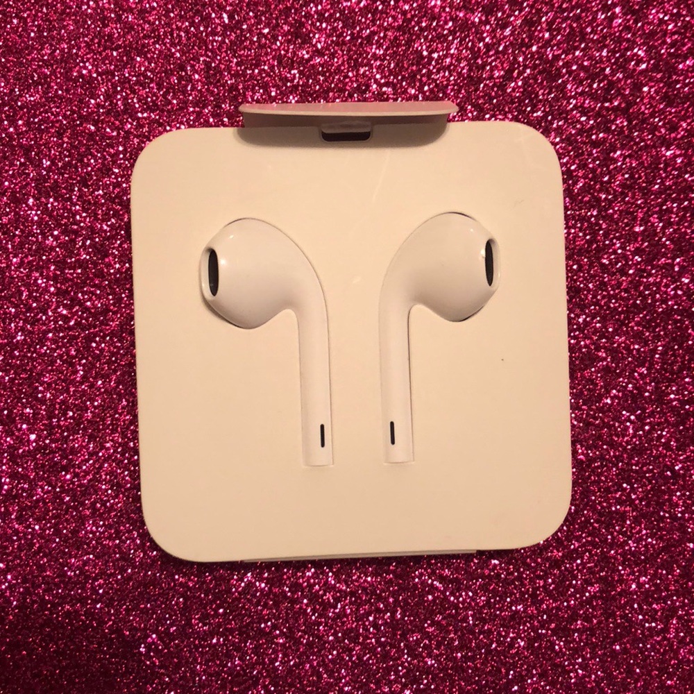 iPhone 8 NEW headphones.